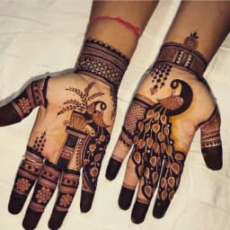 Elegant 3D bridal mehndi featuring personalized wedding motifs on both palms