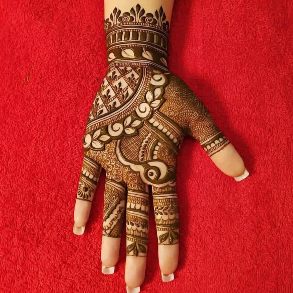 Traditional 3D bridal mehndi design with intricate paisley and mandala elements