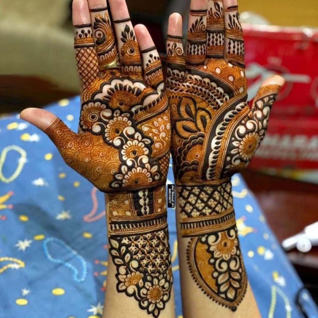 Symmetrical 3D bridal mehndi design with intricate traditional Indian patterns