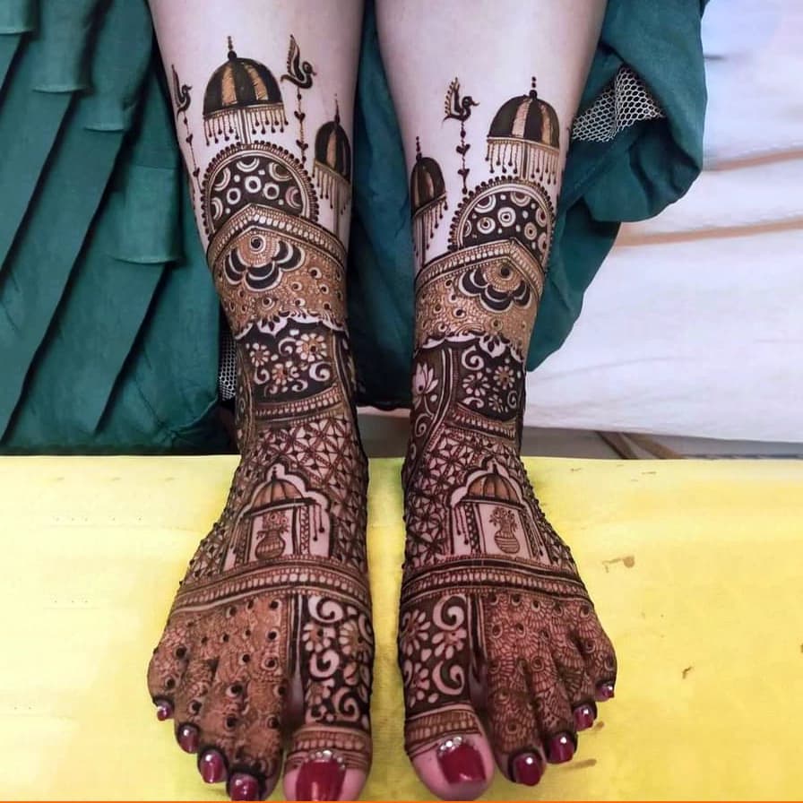 Intricate wedding mehndi design for brides