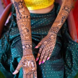 Elegant bridal henna design with intricate hand detailing