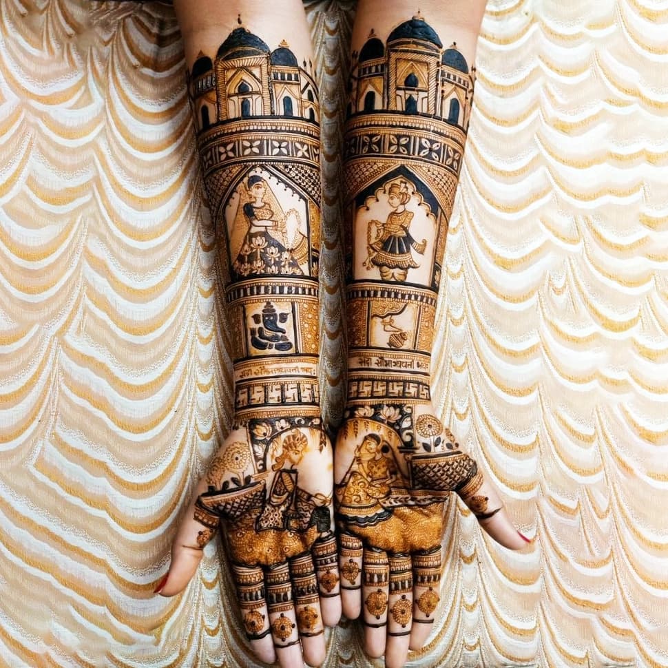 Beautiful bridal mehndi design with floral detailing