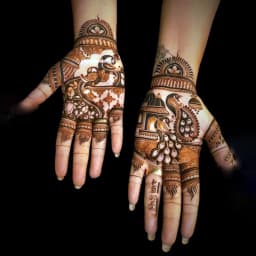 Elegant back hand mehndi design with leafy vine patterns