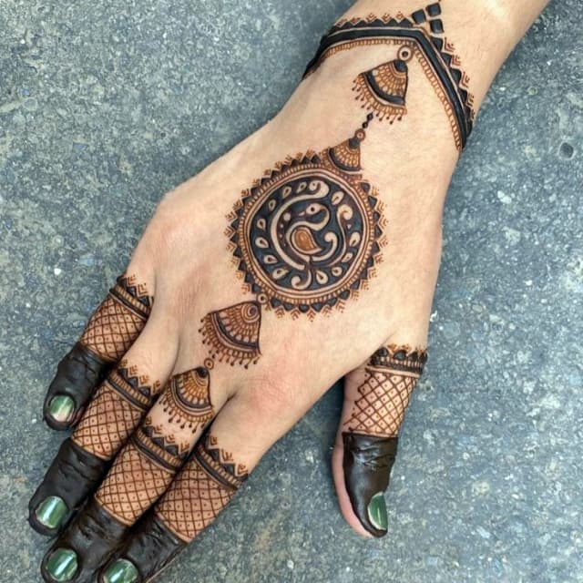 vinay mehandi artist bridal design