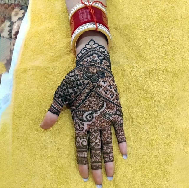 vinay mehandi artist bridal design